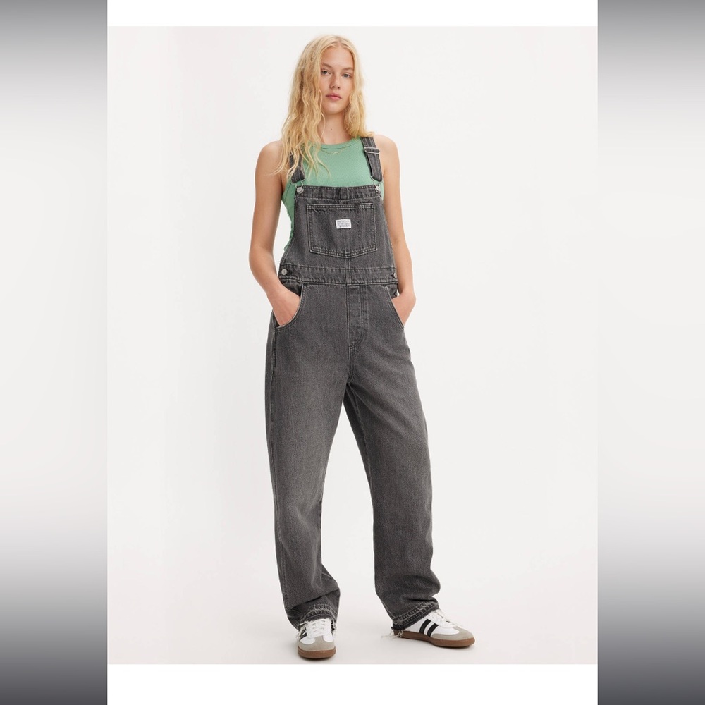 NWT Levi’s vintage women’s overall, black, size large